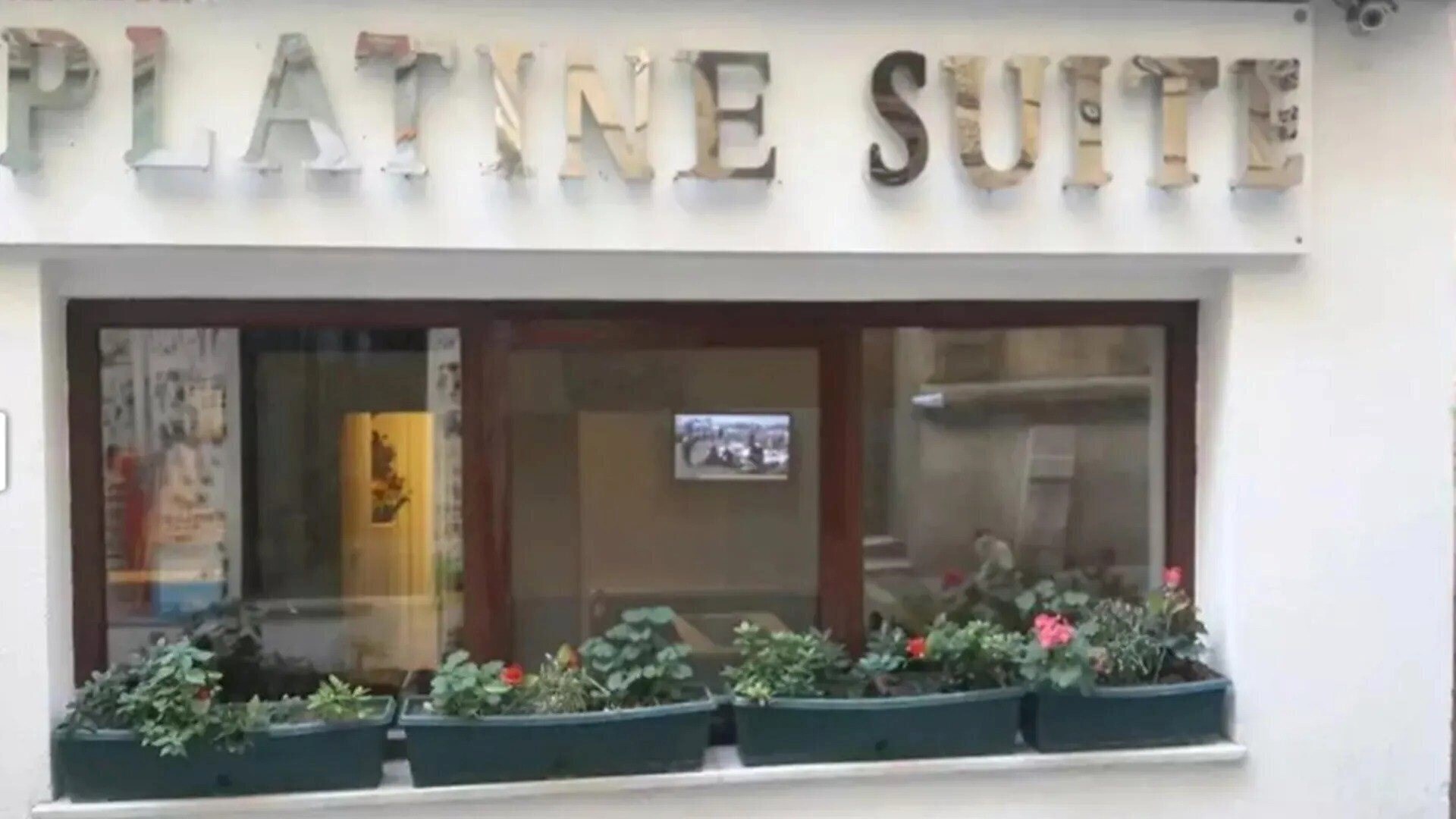 Отель The Legend Platine Suite 3*